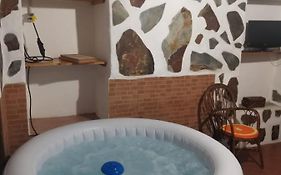Casita Rural Con Jacuzzi Climatizado.